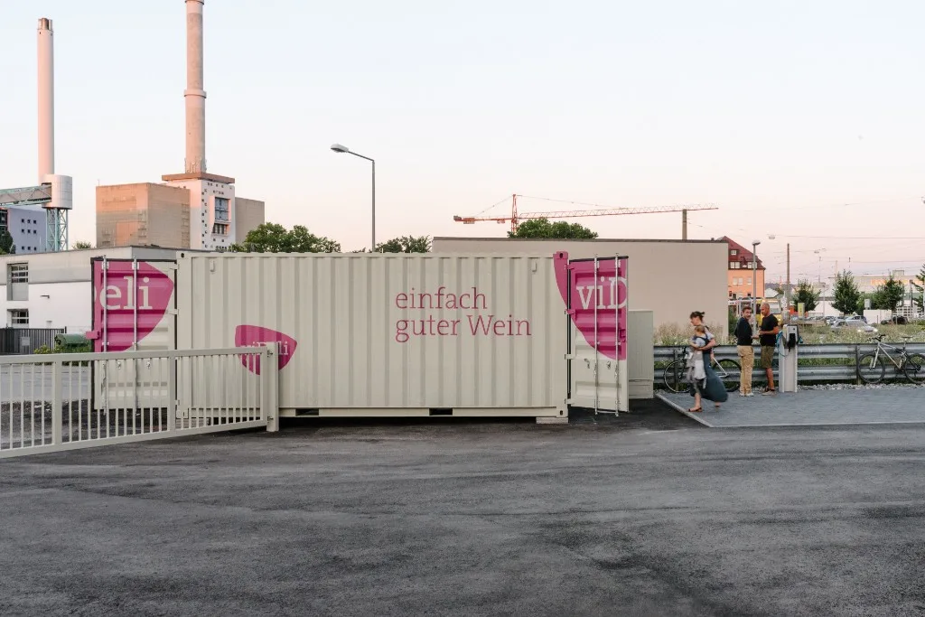 Peripherie am Schlachthofareal Stuttgart mit viDeli-Container