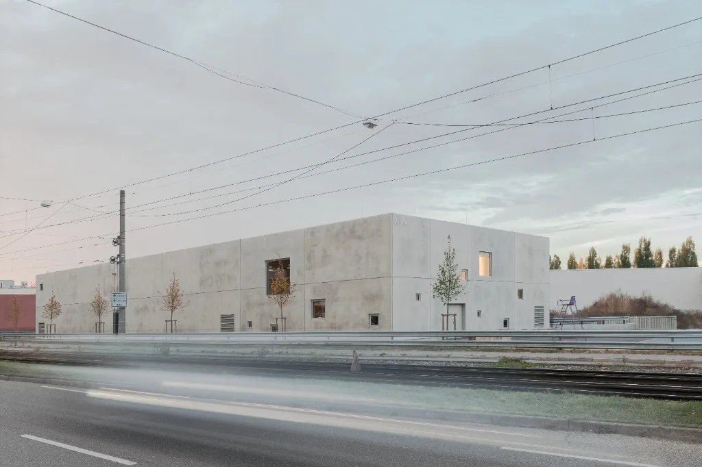 Der club traube als Betonkubus in Stuttgart-Gaisburg